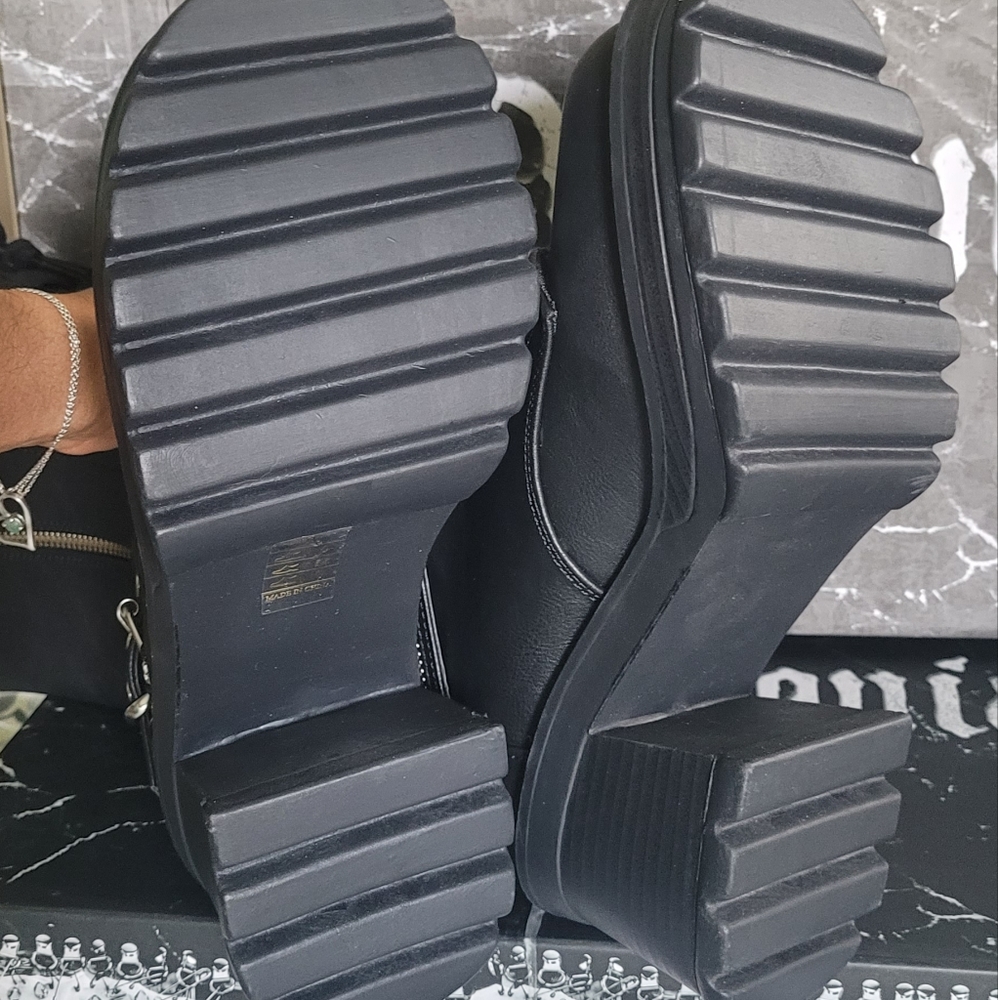 New in box Demonia Bratty 206 boots. - Picture 4 of 10